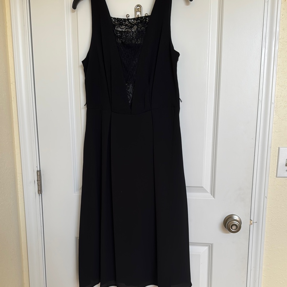 B. Smart Black Lace Midi Dress